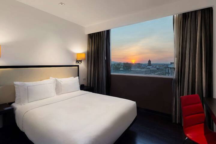 Room 21 of 115