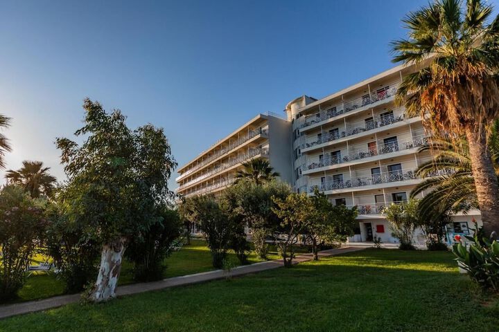 Hotel Exterior 97 of 128