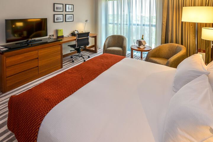 Room 42 of 95