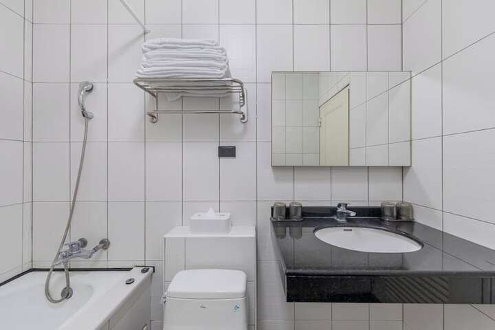Room 120 of 137