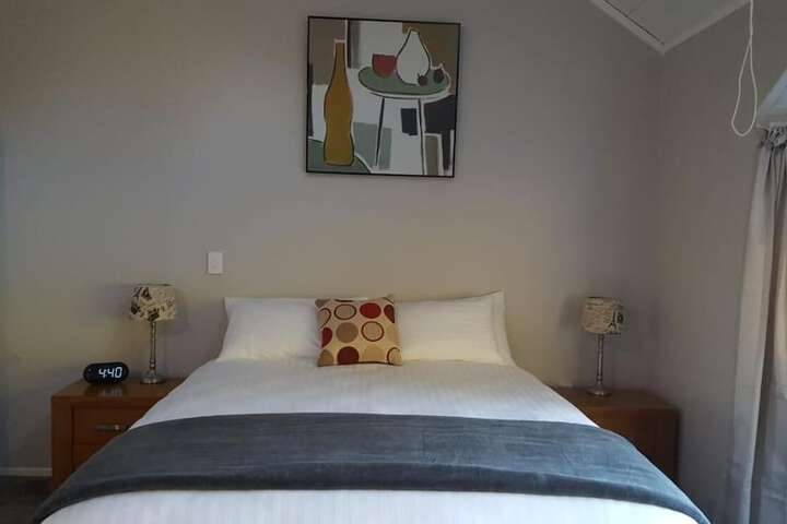 Room 5 of 12