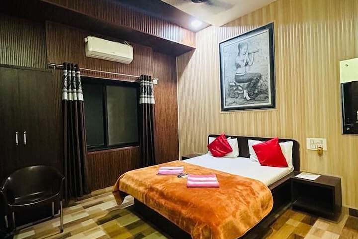 Room 14 of 49