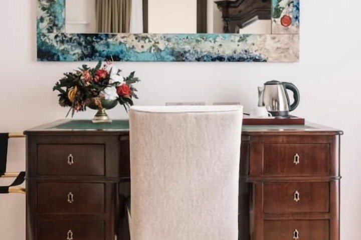 Room 18 of 42