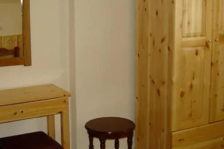 Room 9 of 15