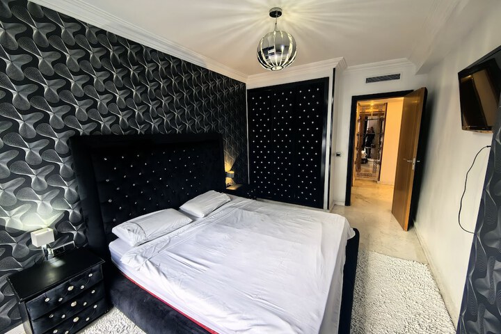 Room 49 of 404