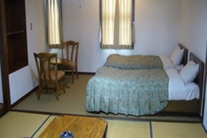 Room 3 of 18