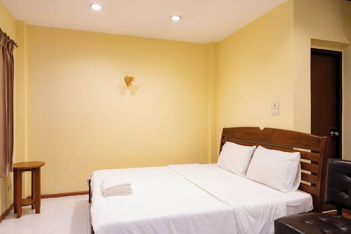 Room 26 of 153