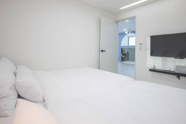 Room 68 of 188