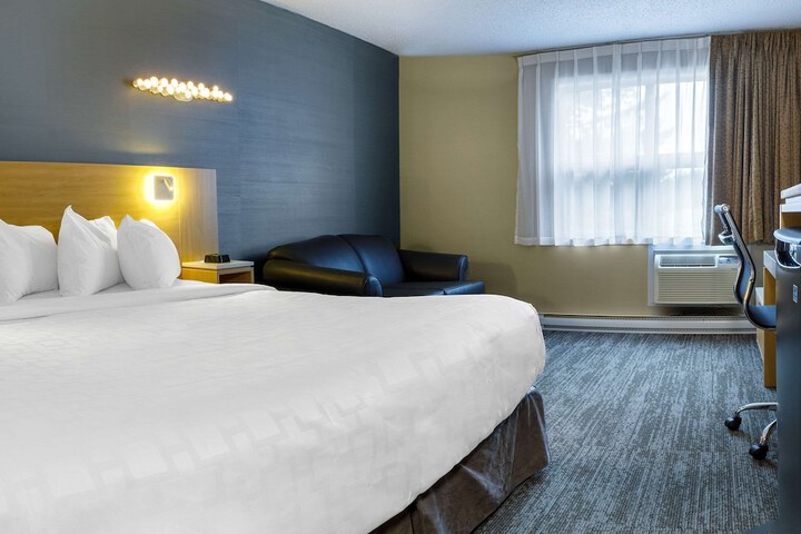 Room 17 of 28