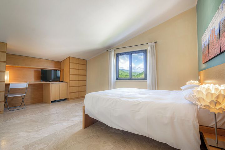 Room 8 of 46