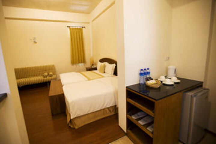 Room 16 of 32