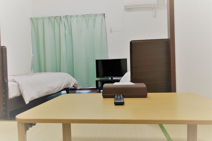Room 6 of 80