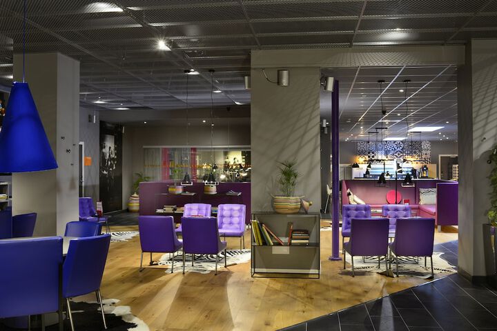 Entrance & Lobby
