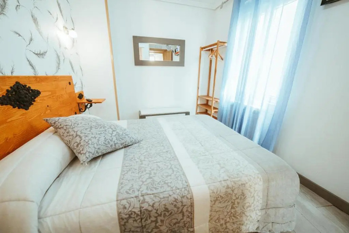 Room 5 of 11