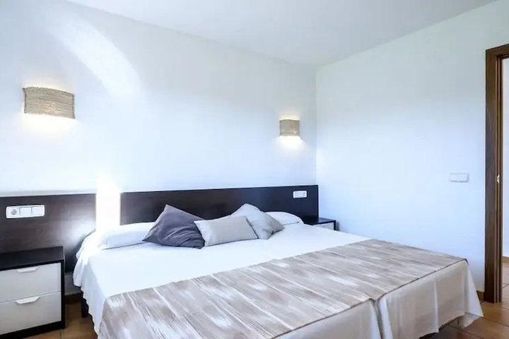 Room 4 of 11
