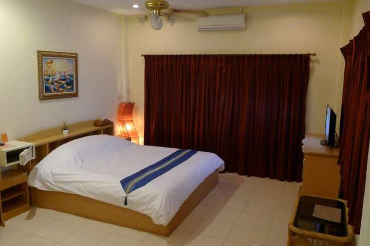 Room 12 of 36