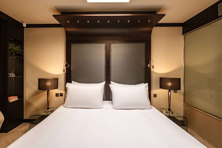 Room 57 of 233