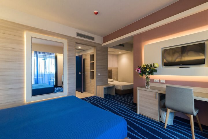 Room 13 of 63