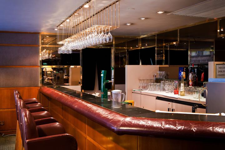 Lounge 55 of 60