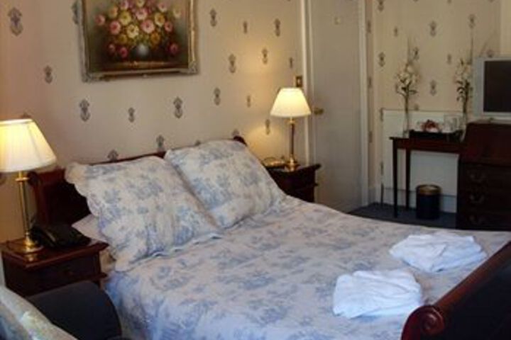 Room 5 of 13
