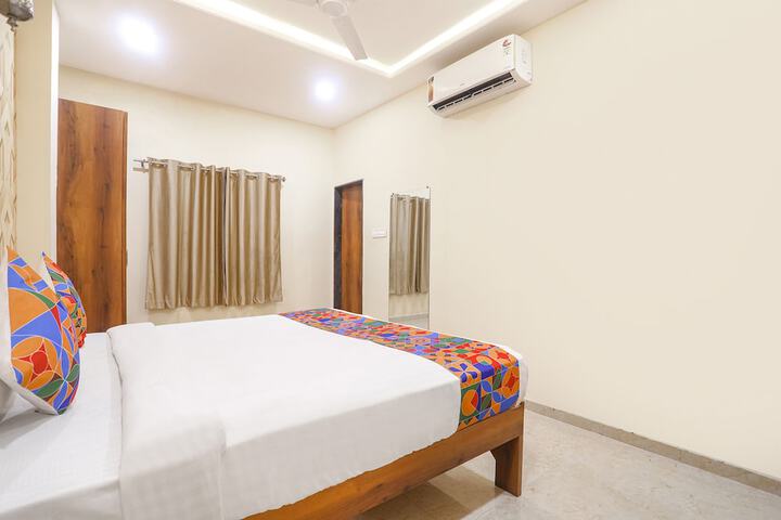 Room 11 of 27