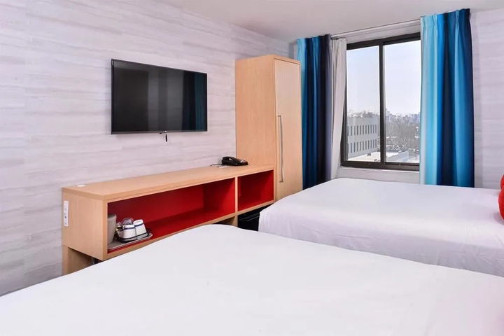 Room 6 of 22