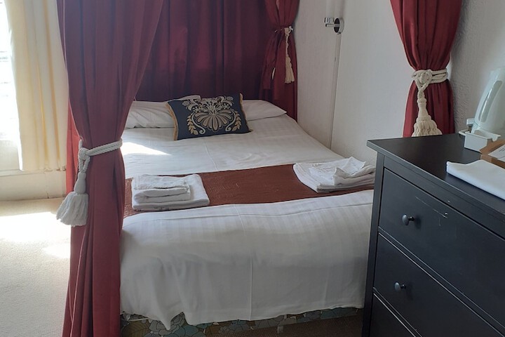 Room 15 of 42