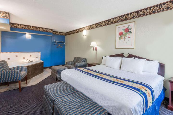 1 King Bed (12 of 15)