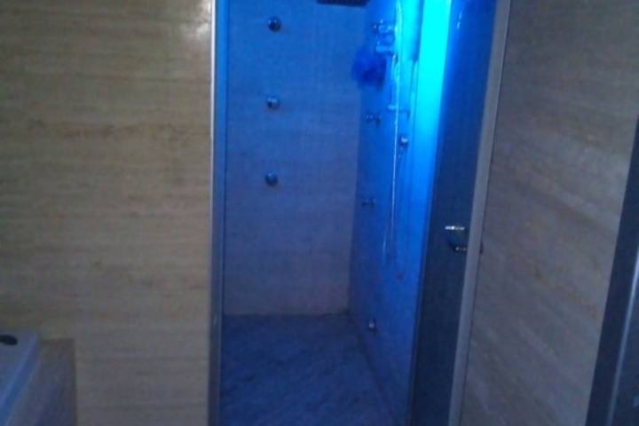 Room 9 of 12