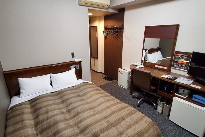 Room 9 of 30