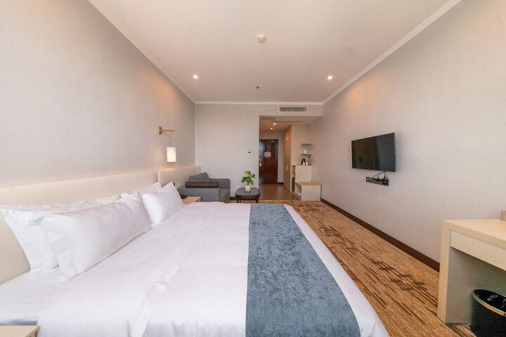 Room 8 of 48