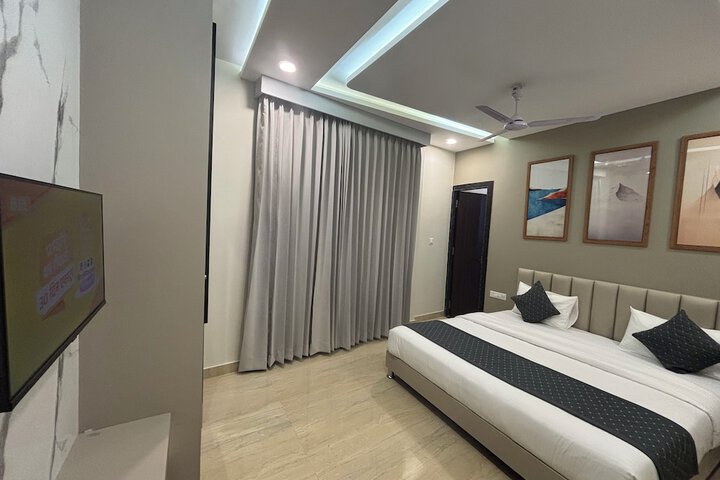 Room 10 of 20