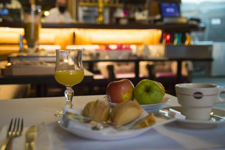 Breakfast/Coffee Service 23 of 38