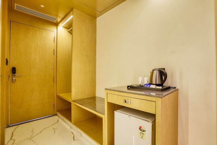 Room 16 of 38
