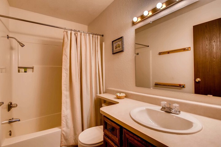 Room 17 of 28
