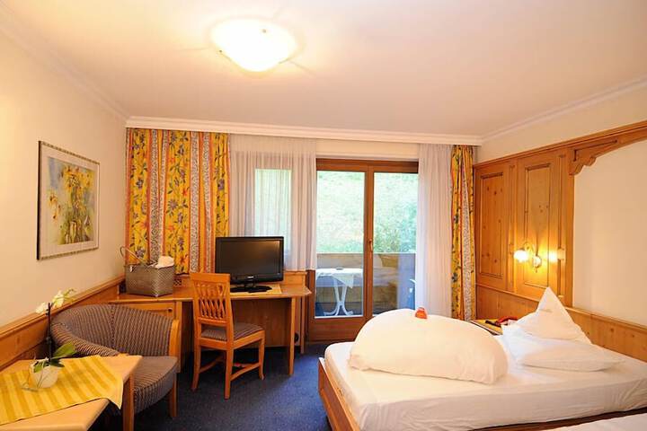 Room 5 of 19