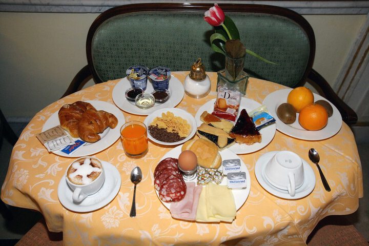 Dining 68 of 98