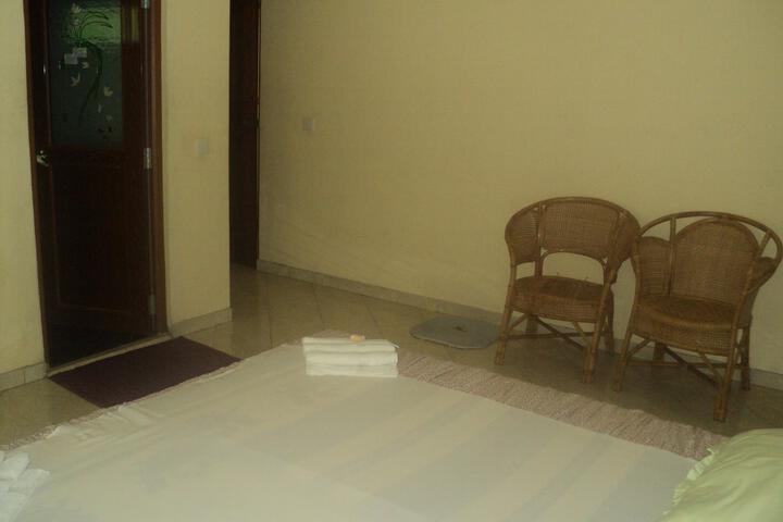 Room 4 of 6