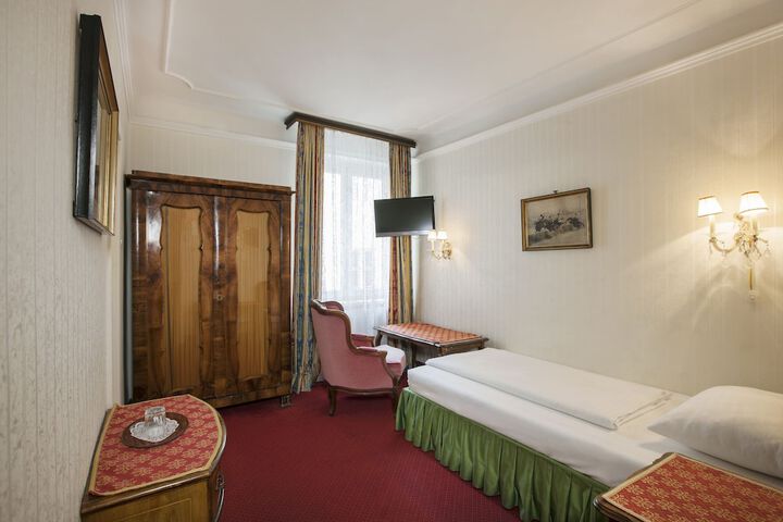 Room 16 of 40