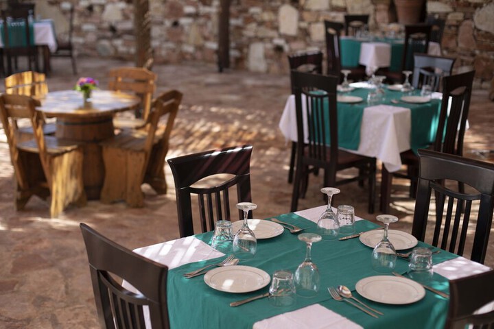 Dining 80 of 131