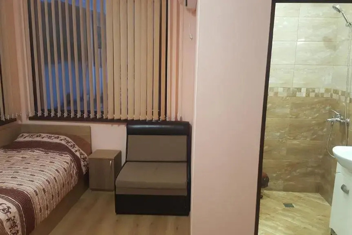 Room 4 of 7