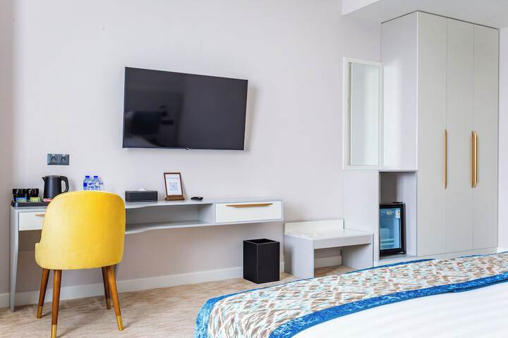 Room 12 of 26
