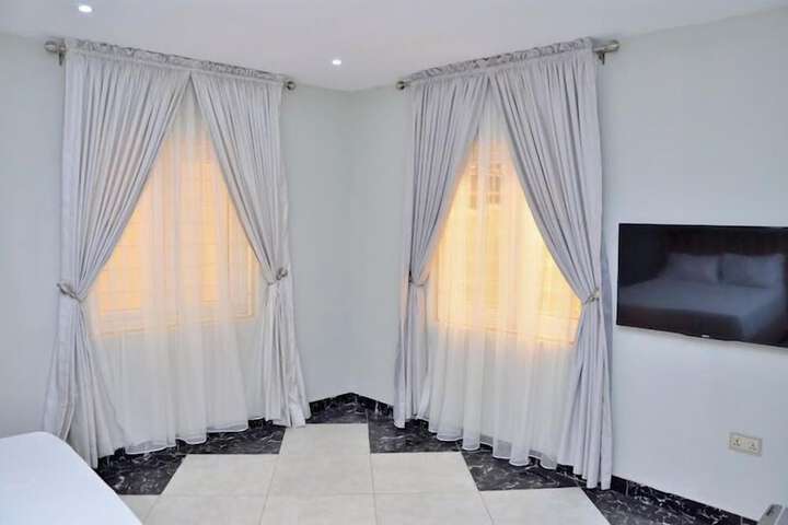 Room 8 of 32
