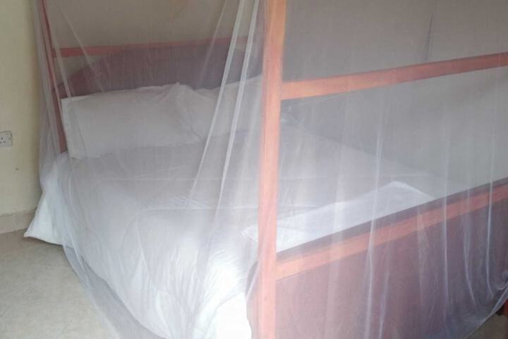 Room 4 of 48