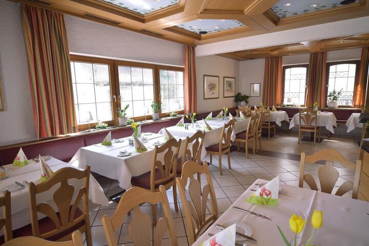 Dining 60 of 69