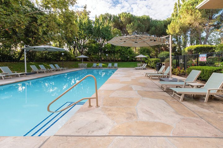 Hotel with Pool