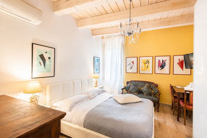 Room 10 of 64