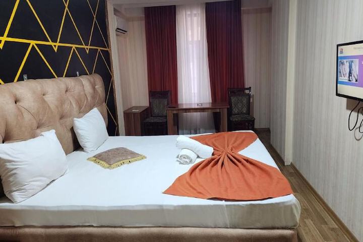 Room 16 of 105