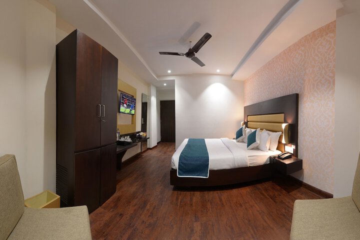 Room 4 of 40