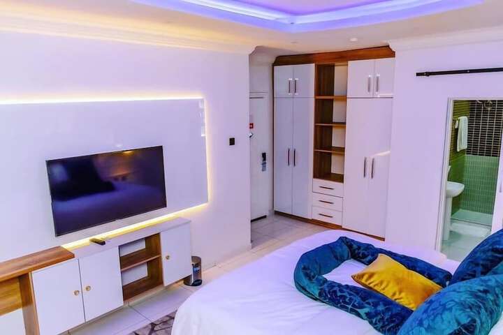 Room 5 of 32